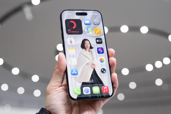 Hiệu Ứng "Thủy Tinh Lỏng" Sẽ Ở Lại, Bất Kể Người Dùng Có Thích Hay Không